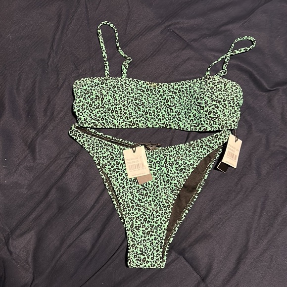 Eden Leo BRAND NEW Kendall & Kylie swim - Picture 2 of 3